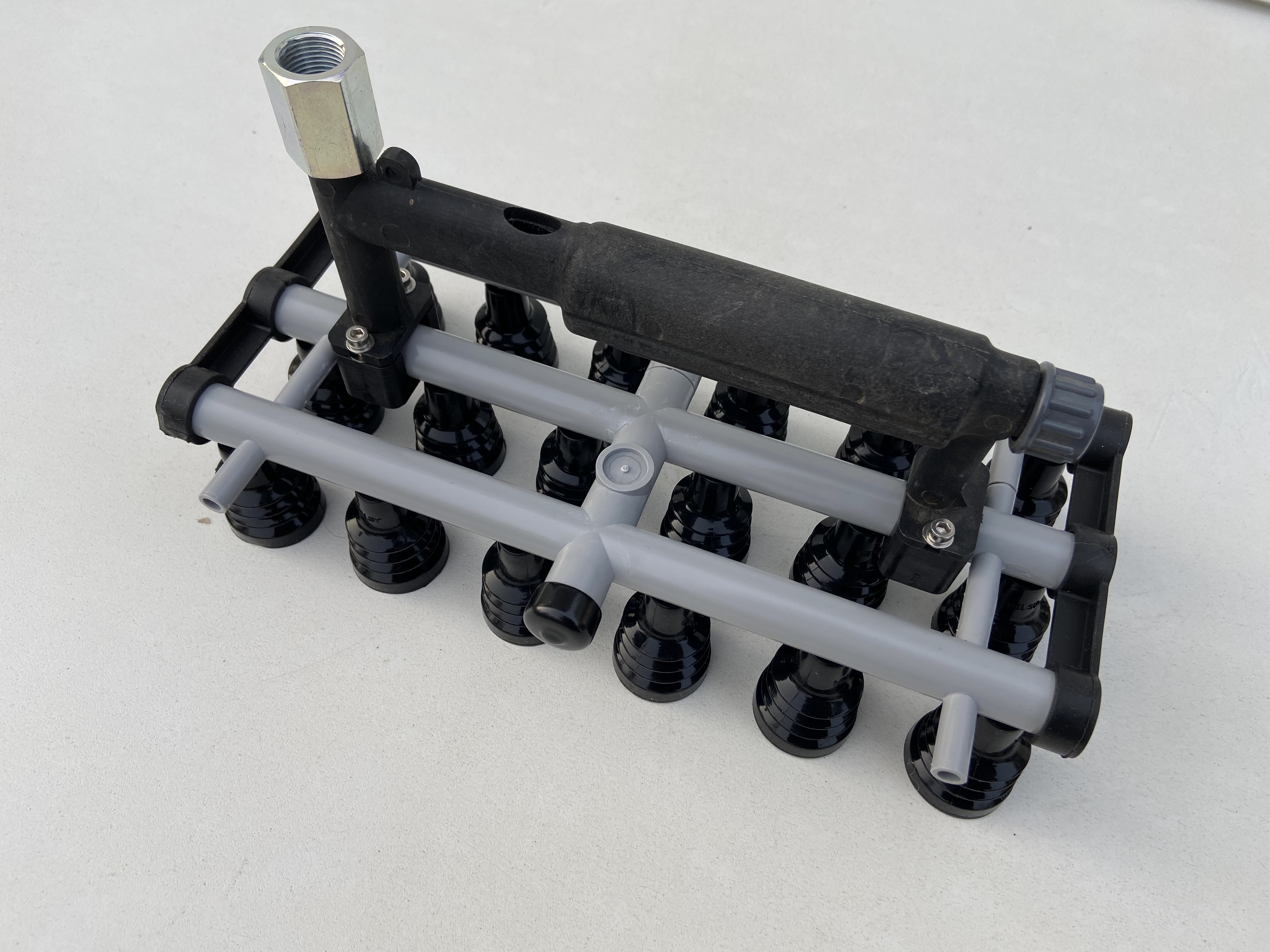 Manual egg lifter