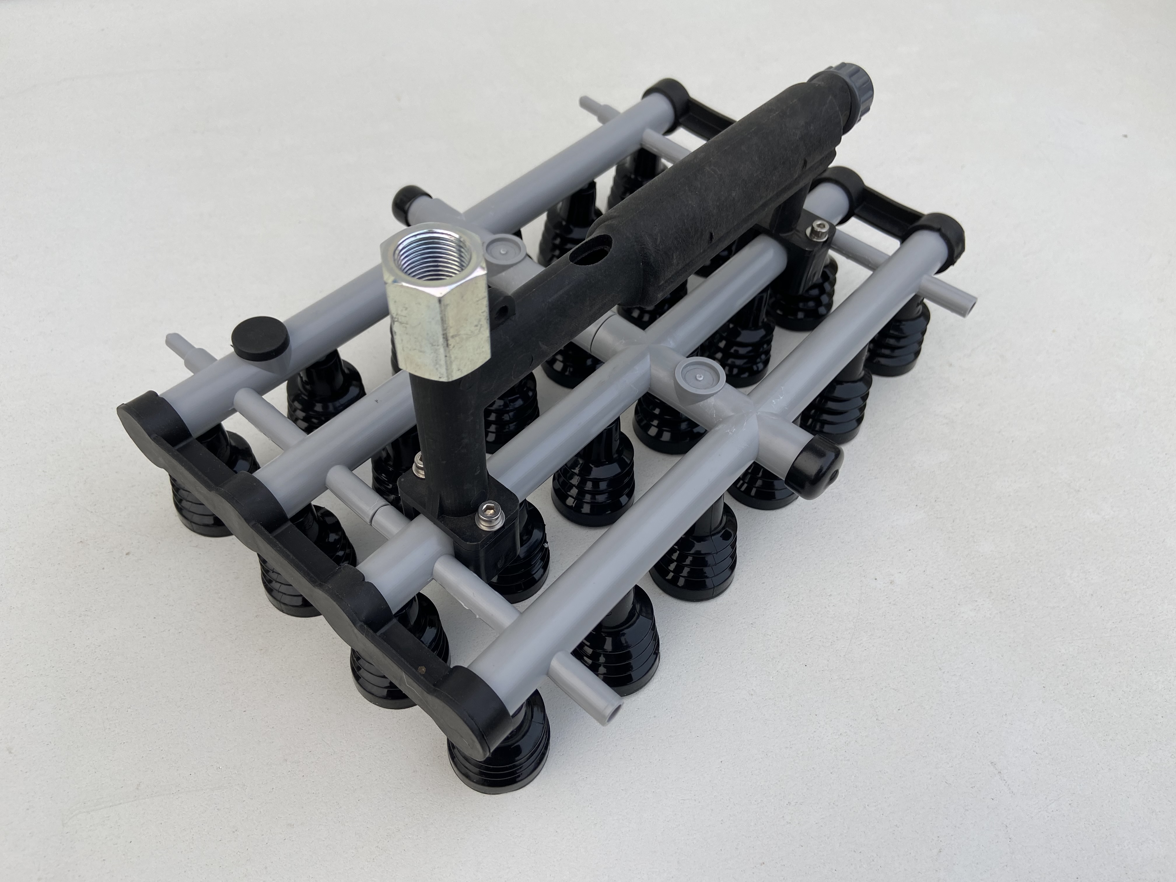 Manual egg lifter