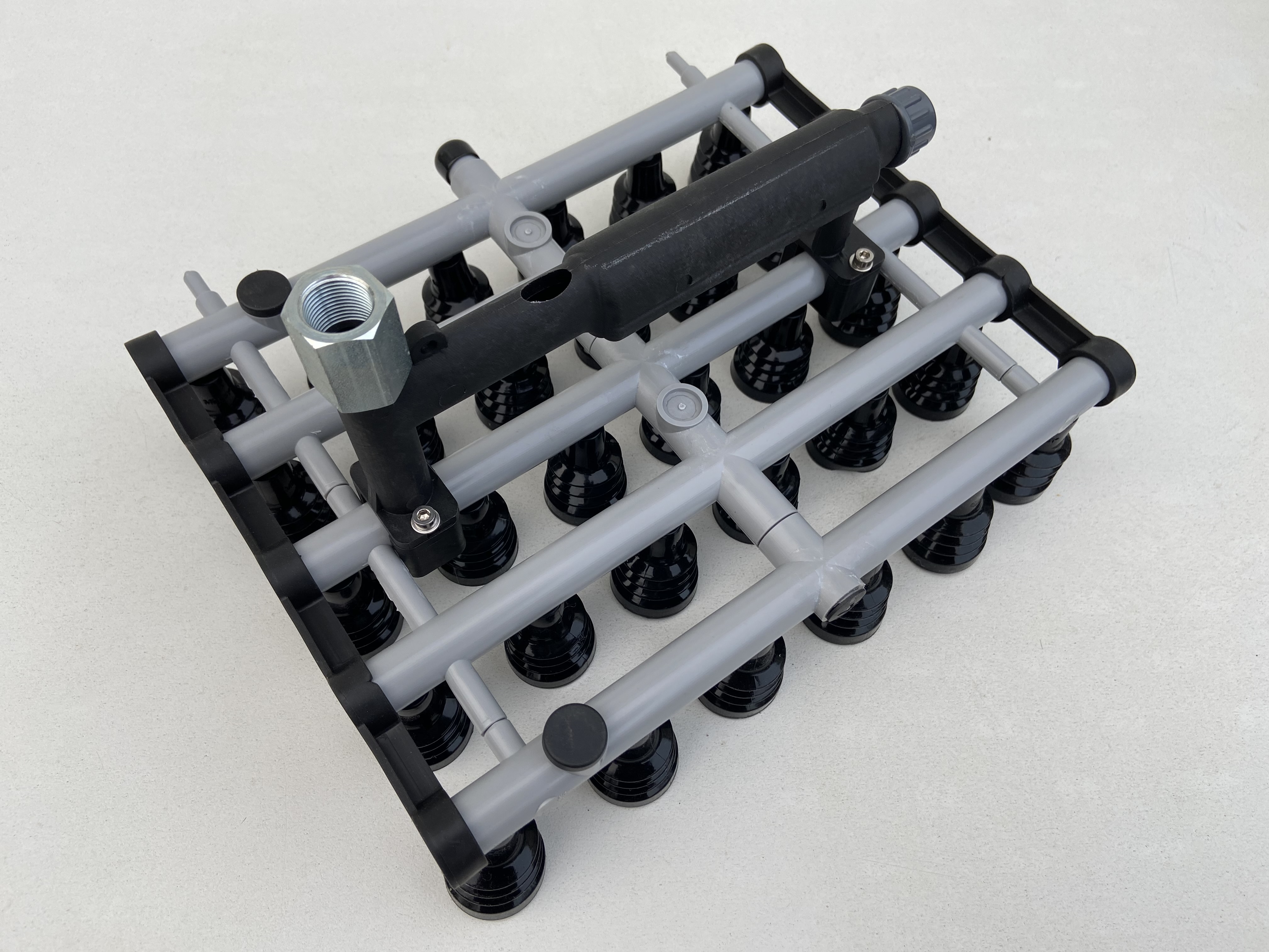 Manual egg lifter